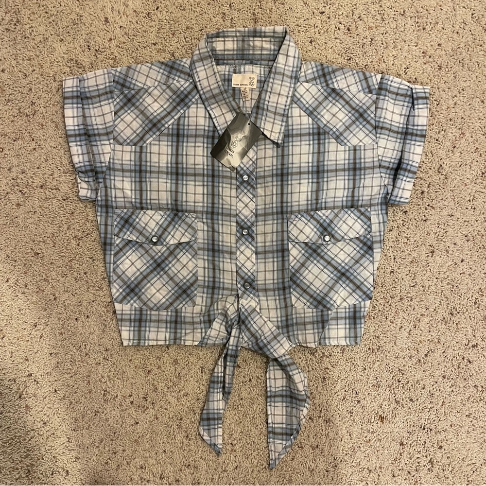 NWT urban renewal Blue and white plaid button-up crop top w/ a tie front size L